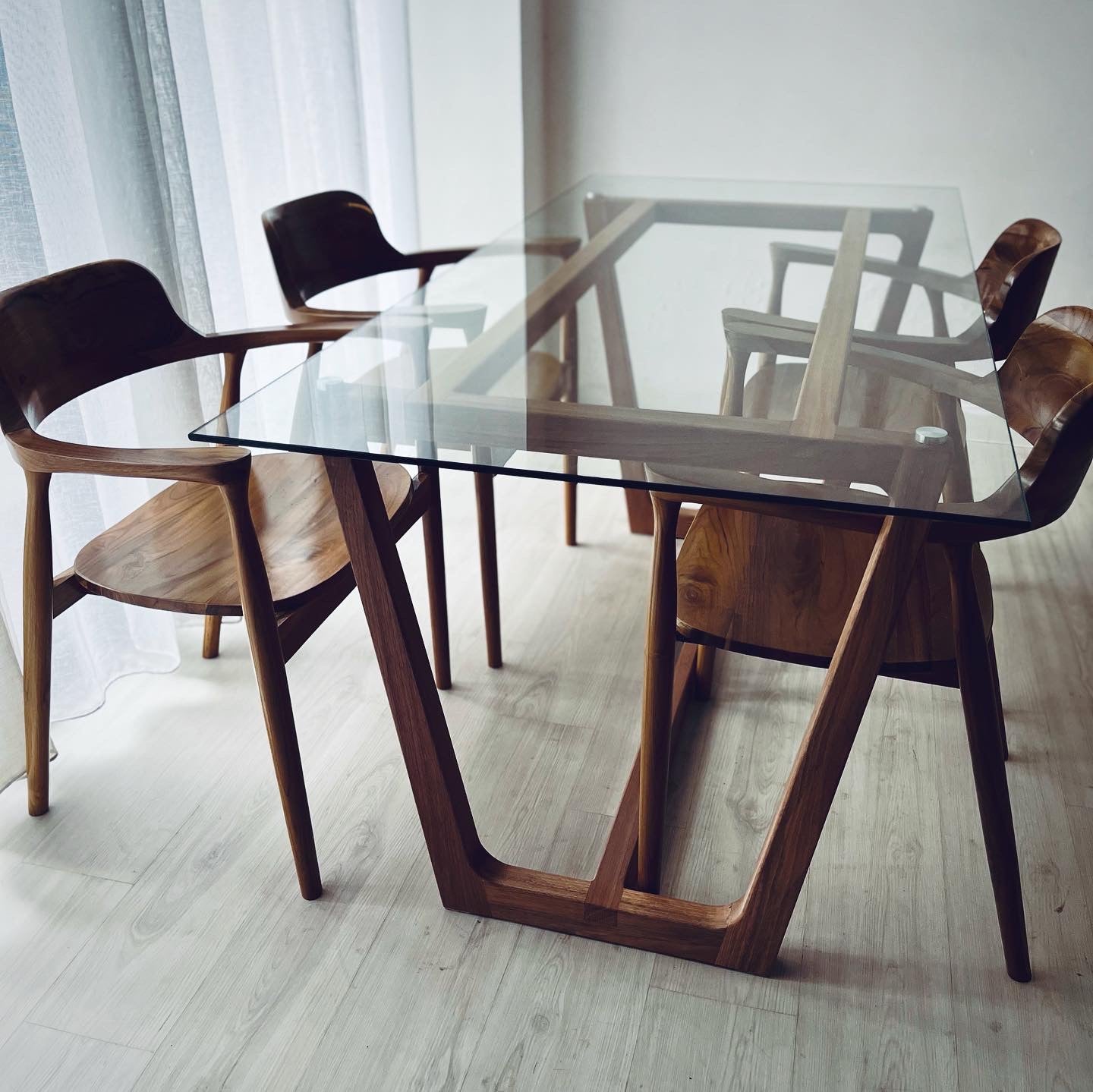 Cambie dining table