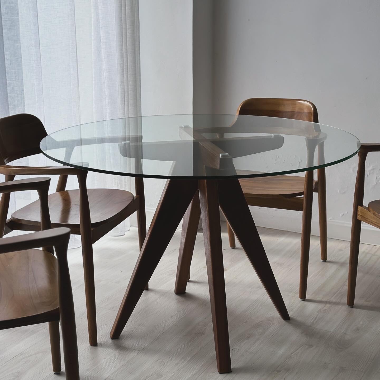 Jericho Dining table