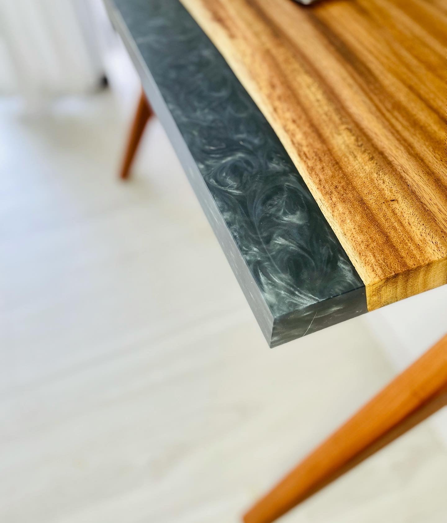 Comox Cantilevered Desk