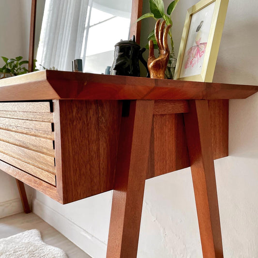 Nanaimo Vanity Table