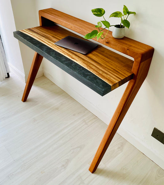 Comox Cantilevered Desk