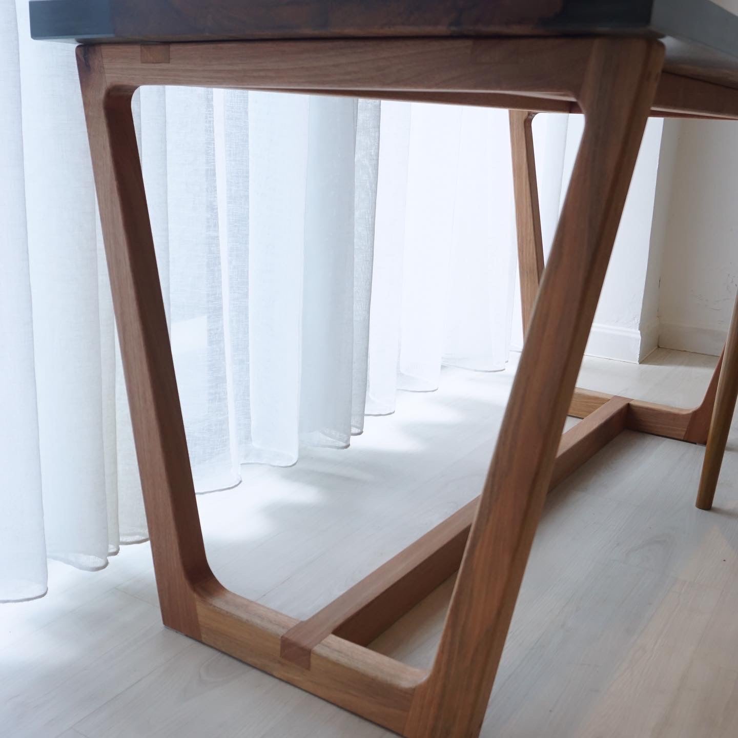 Richmond Desk